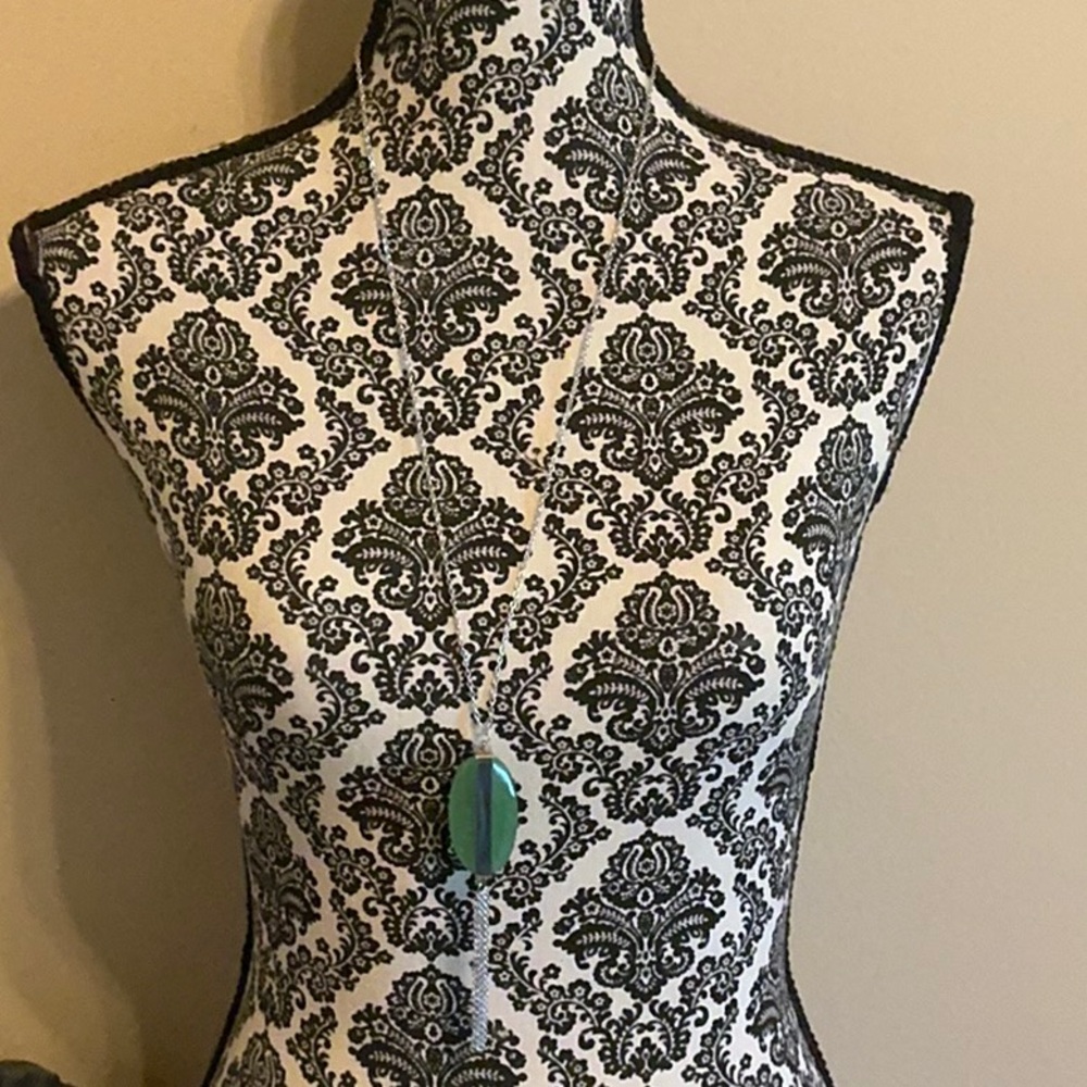 Paparazzi Tranquility Trend Green Necklace With Earrings